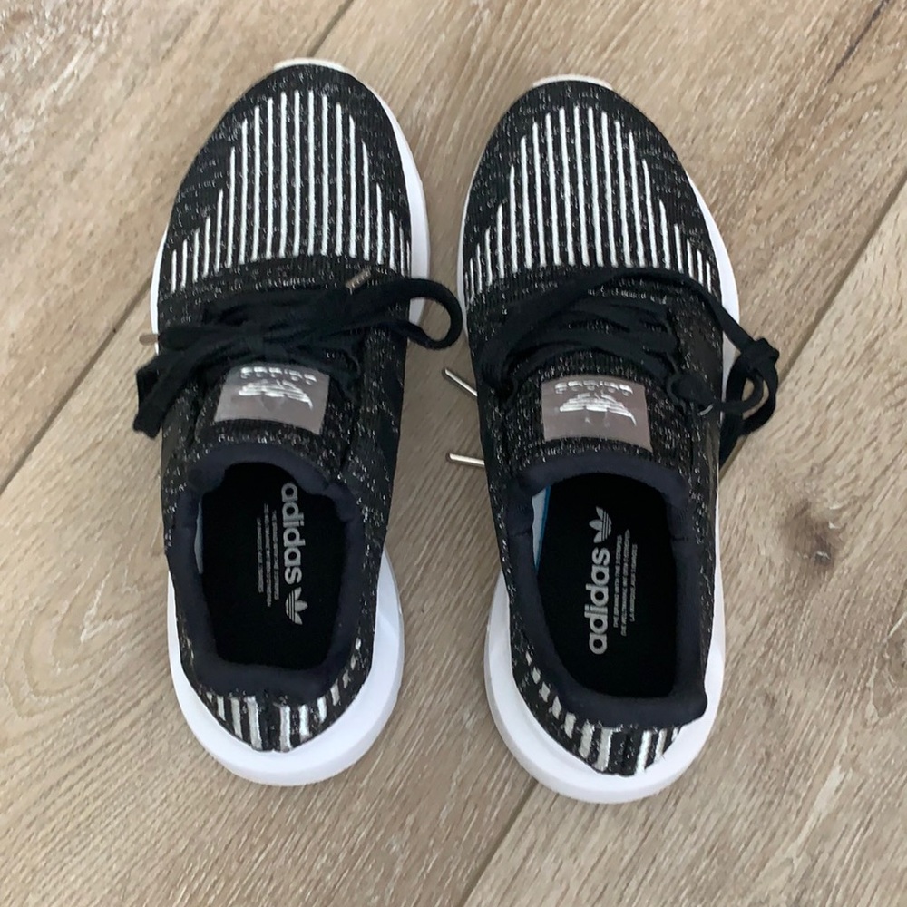 Adidas Swift Run
